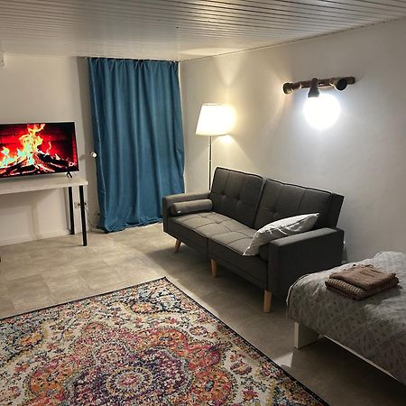 Souterrain Wohnung In Der Naehe Vom Duesseldorfer Flughafen Ratingen Esterno foto
