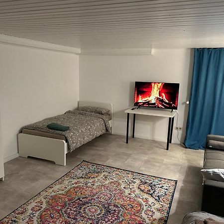 Souterrain Wohnung In Der Naehe Vom Duesseldorfer Flughafen Ratingen Esterno foto
