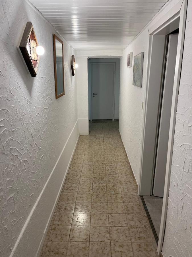 Souterrain Wohnung In Der Naehe Vom Duesseldorfer Flughafen Ratingen Esterno foto