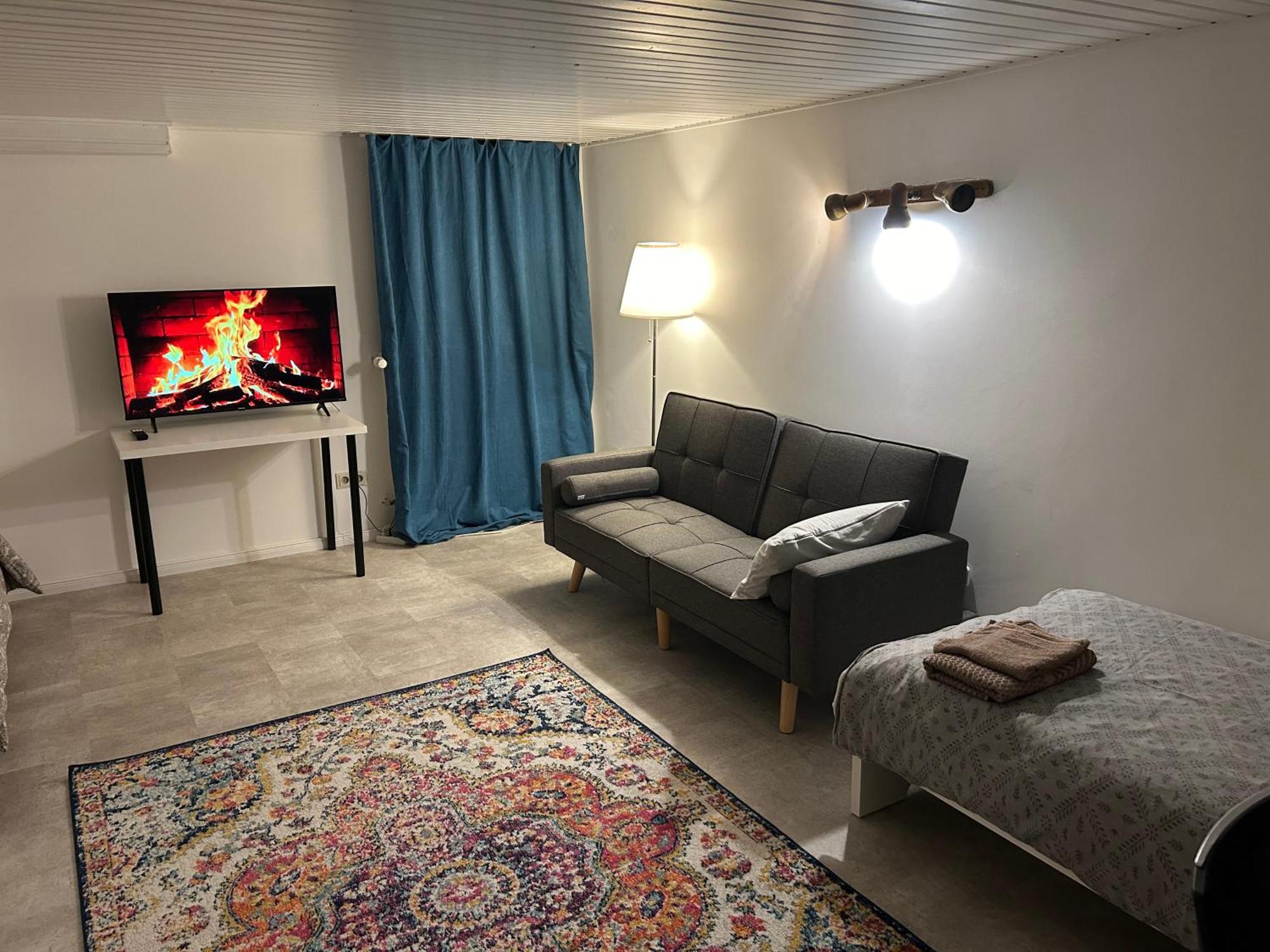 Souterrain Wohnung In Der Naehe Vom Duesseldorfer Flughafen Ratingen Esterno foto