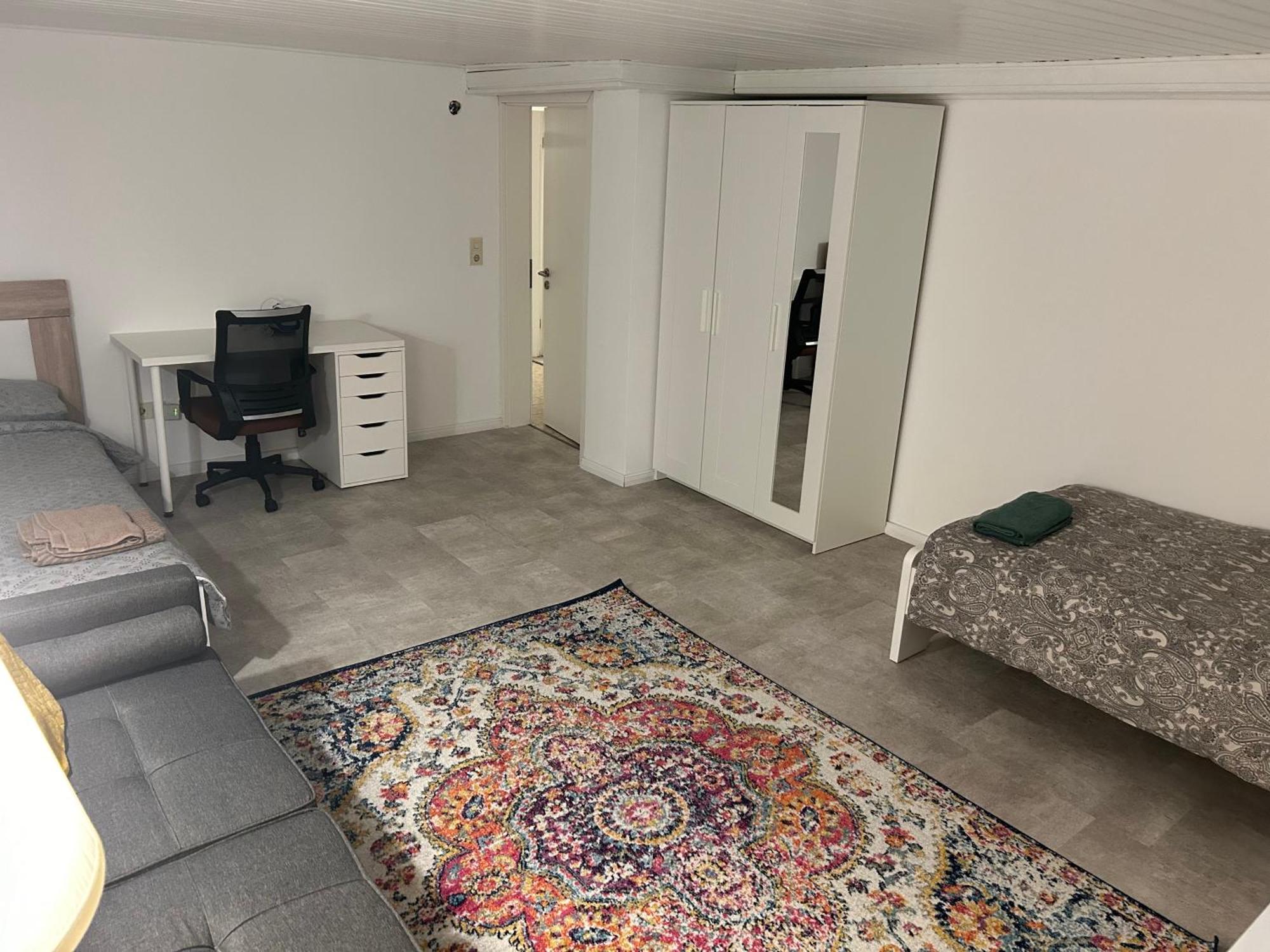 Souterrain Wohnung In Der Naehe Vom Duesseldorfer Flughafen Ratingen Esterno foto