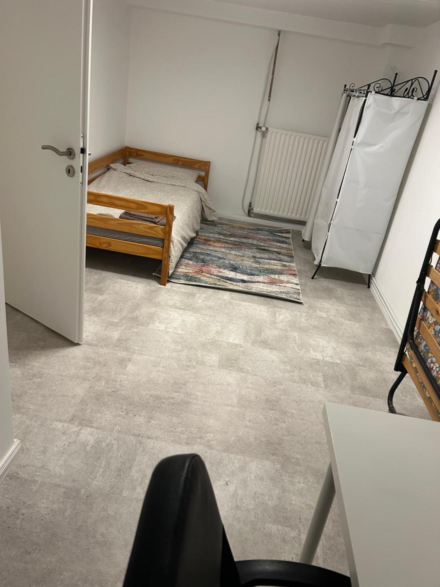 Souterrain Wohnung In Der Naehe Vom Duesseldorfer Flughafen Ratingen Esterno foto